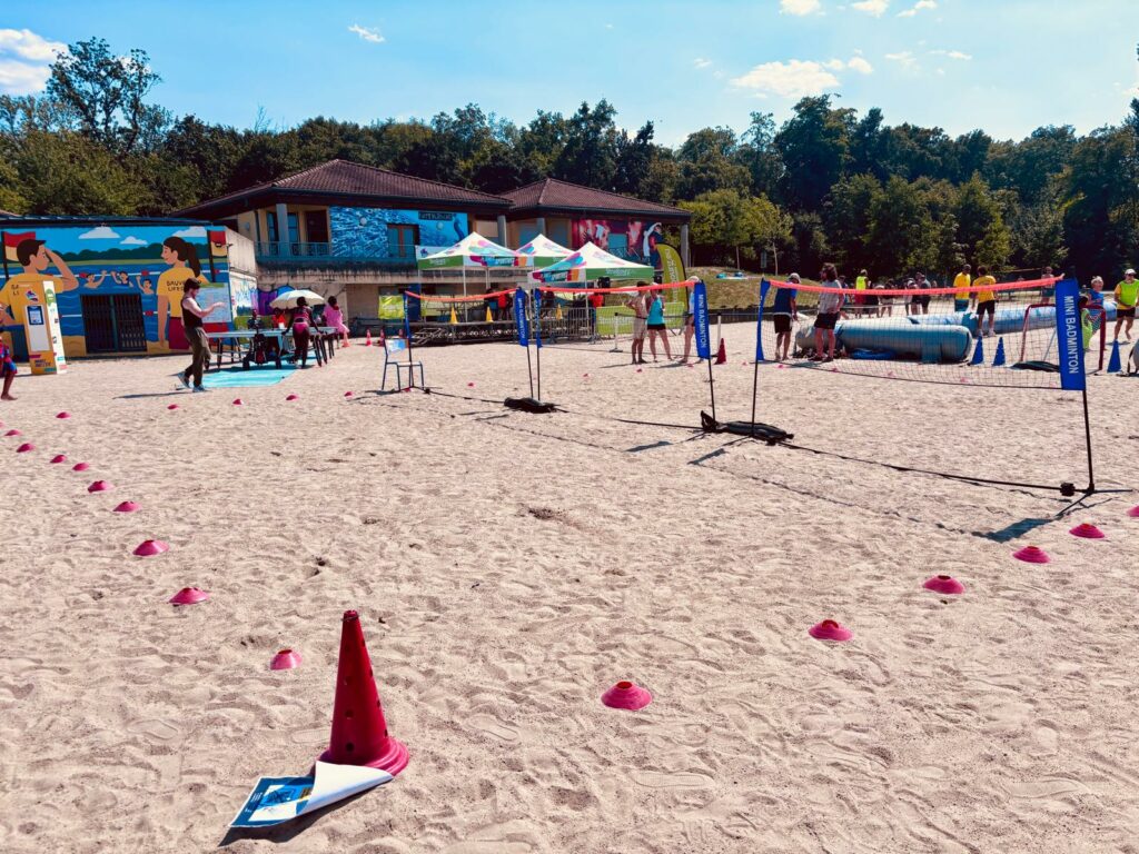 Notre terrain de badminton avec du sable